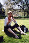 London 2003 Phone home.jpg (220591 bytes)